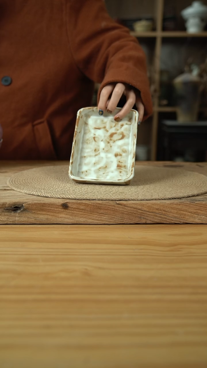 粉影系列的长方折边长碟1个