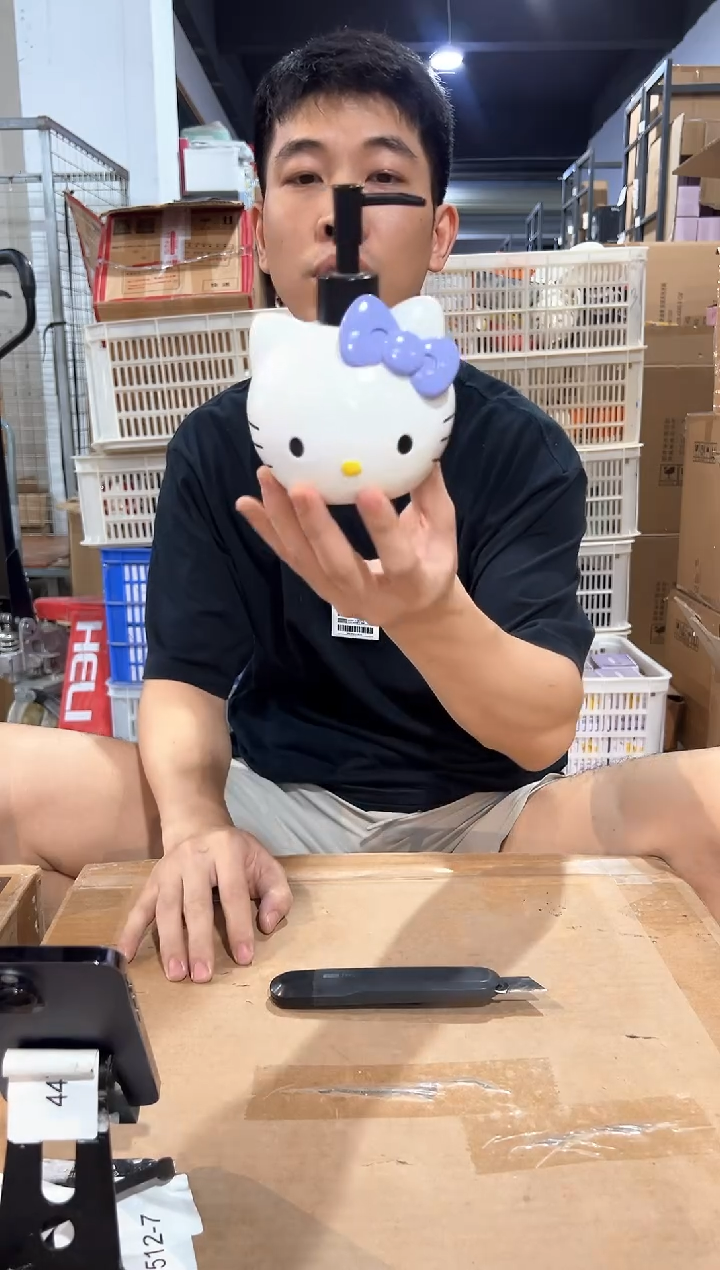 瓷片紫色kt猫头按压瓶 树脂