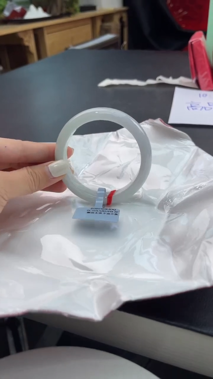 【闪购商品】翡翠手镯未镶嵌5翡翠手镯（微瑕）