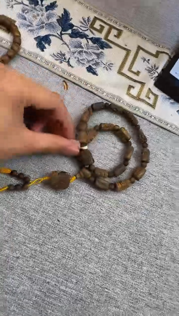 【闪购商品】沉香手串25克+十八罗汉多样性发货一条