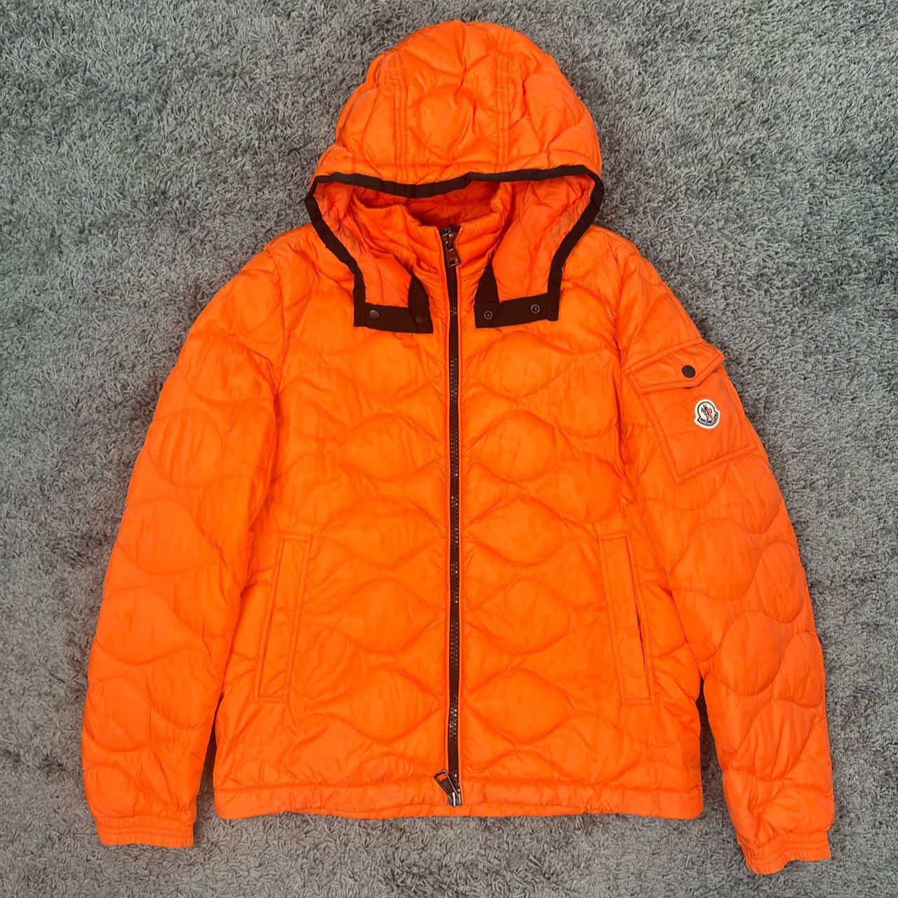 95新 MONCLER 240867/3码/纯色袖标压纹可拆卸帽羽绒服