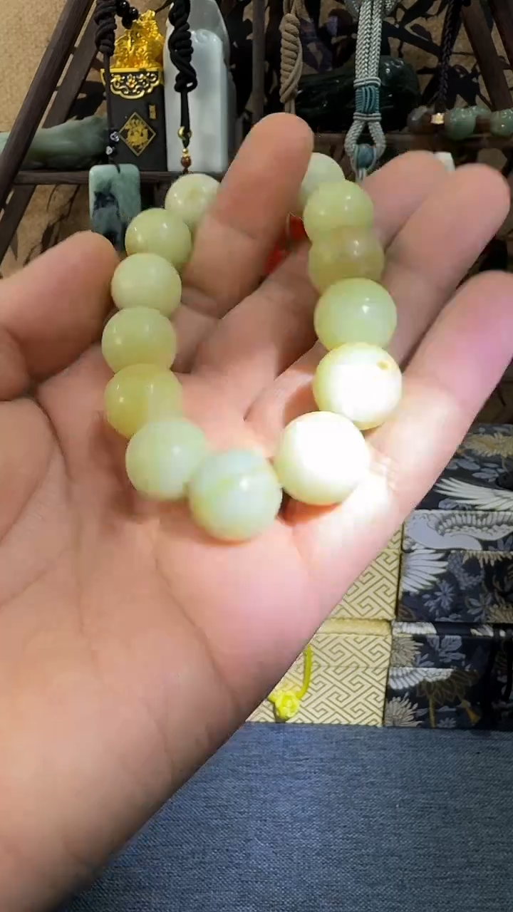 未镶嵌岫玉笔搁秀玉 桂花糕单圈