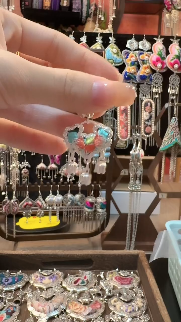 织绣 云织谣民族风精美饰品   146