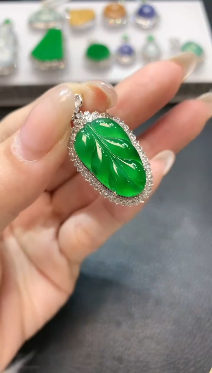 【闪购商品】翡翠吊坠(不含链)18K金镶嵌C27