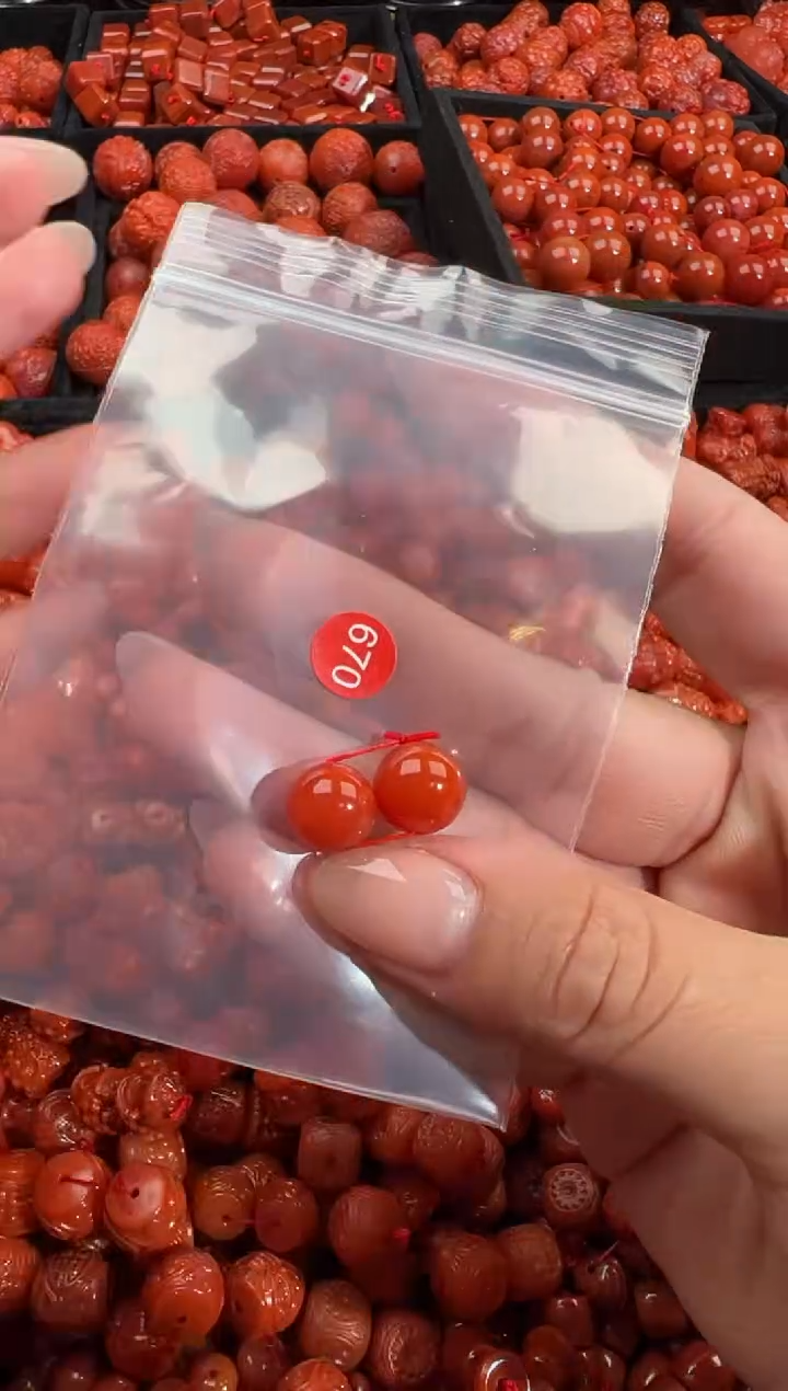 南红玛瑙未镶嵌颈饰1