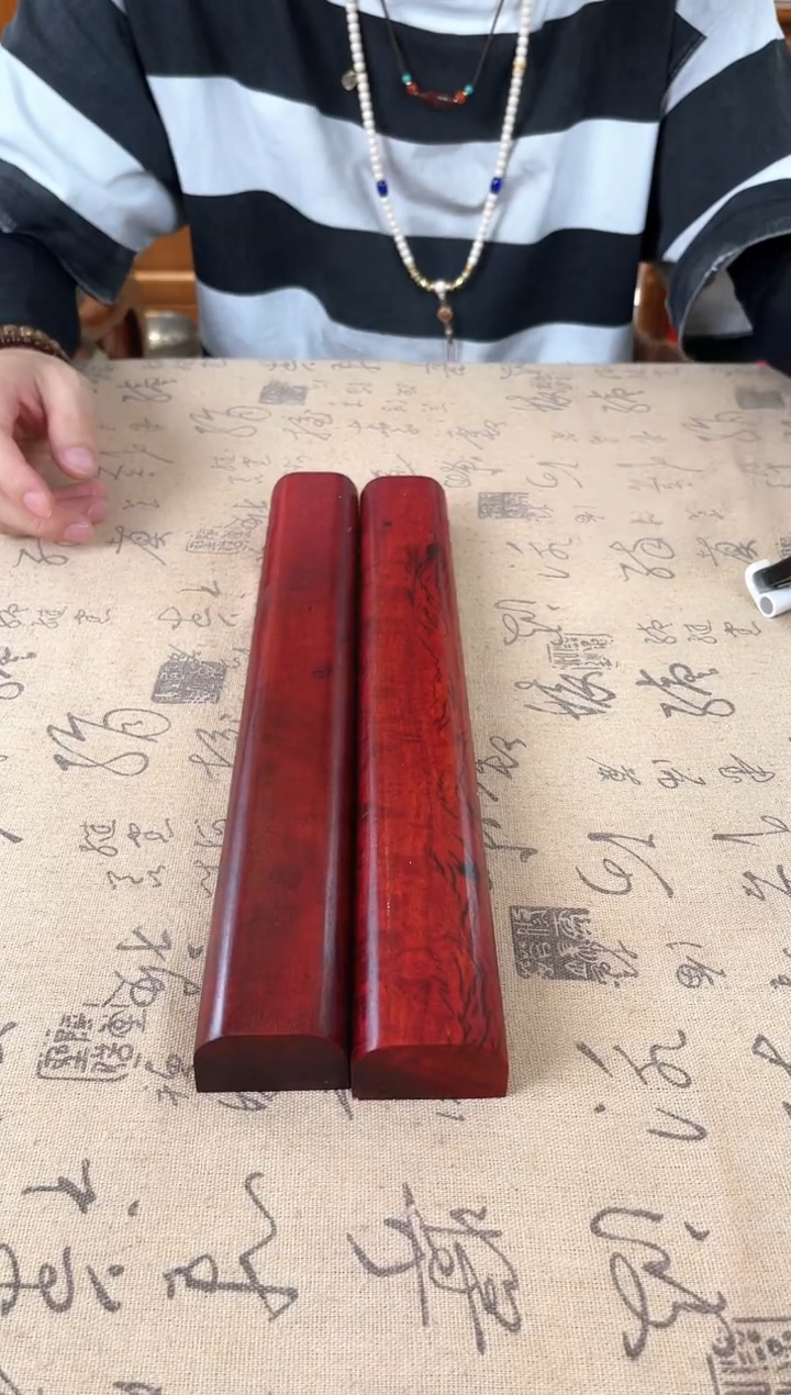 木理**）小叶紫檀 镇尺一对