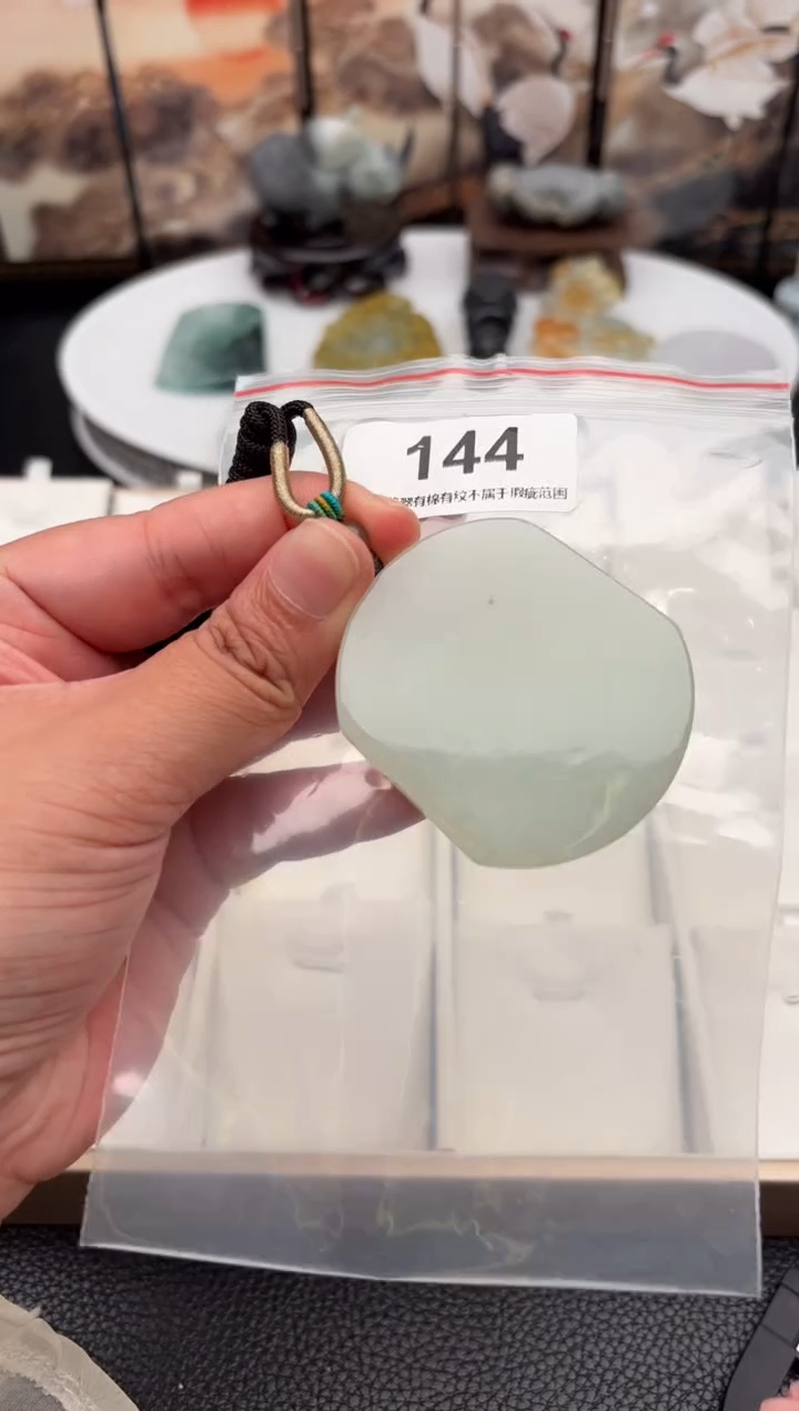翡翠未镶嵌颈饰天然翡翠吊坠144