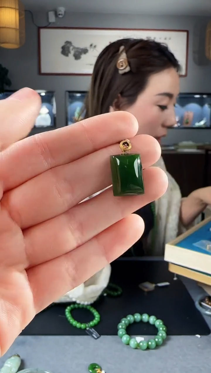 【闪购商品】和田玉吊坠(不含链)18K金镶嵌1