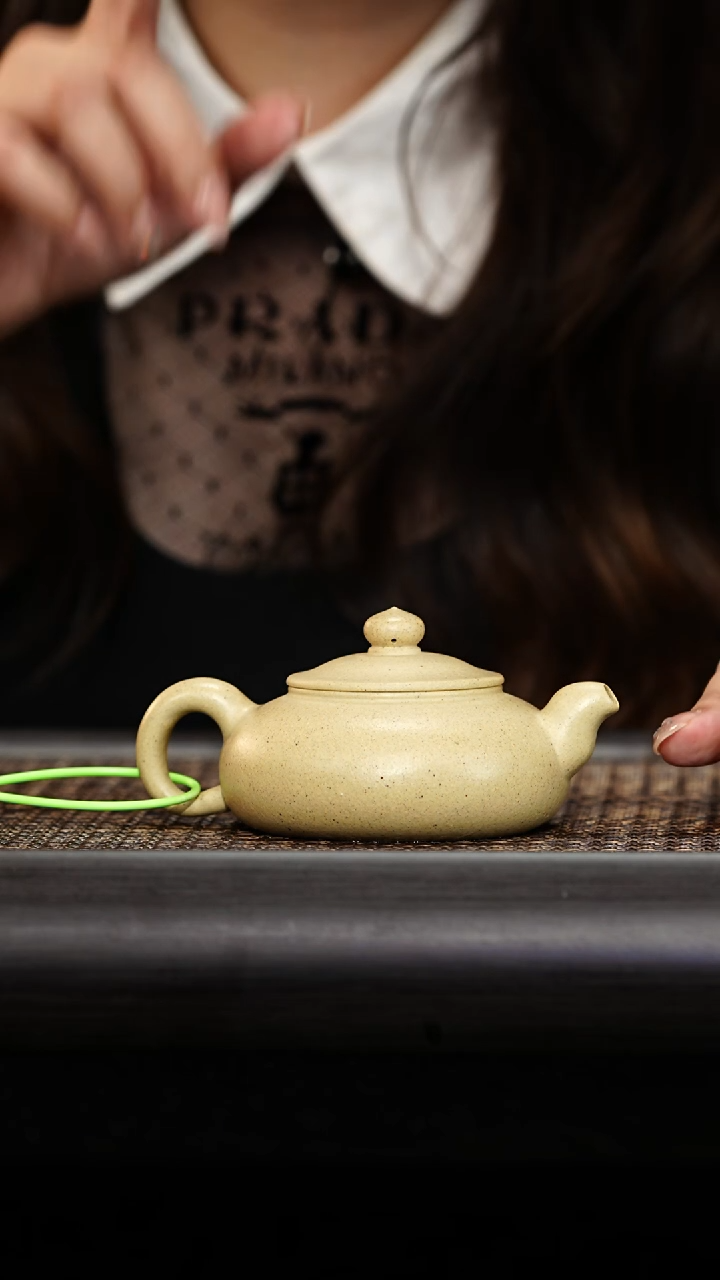 茶壶紫砂孤影（光素） 150CC