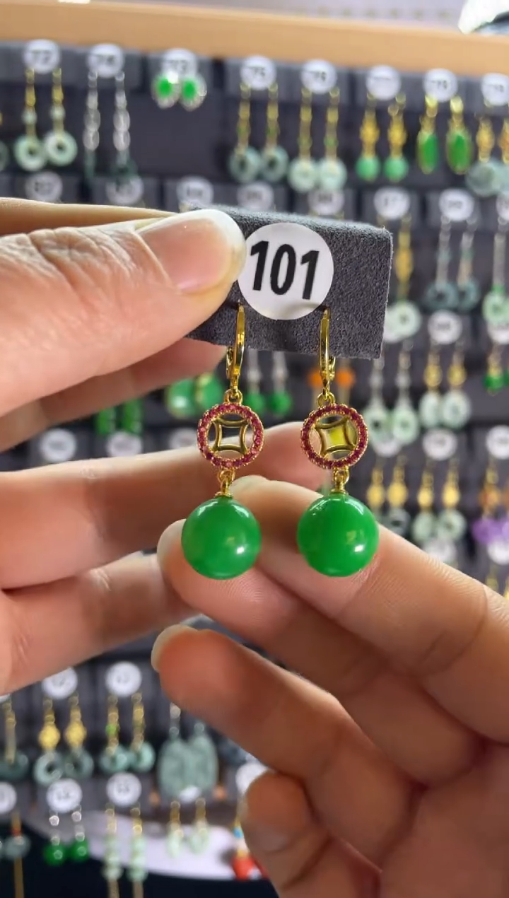 【闪购商品】翡翠耳饰银S925镶嵌101...