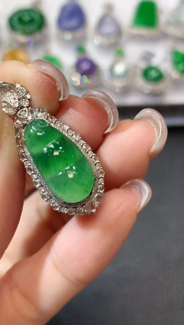 【闪购商品】翡翠吊坠(不含链)18K金镶嵌A68