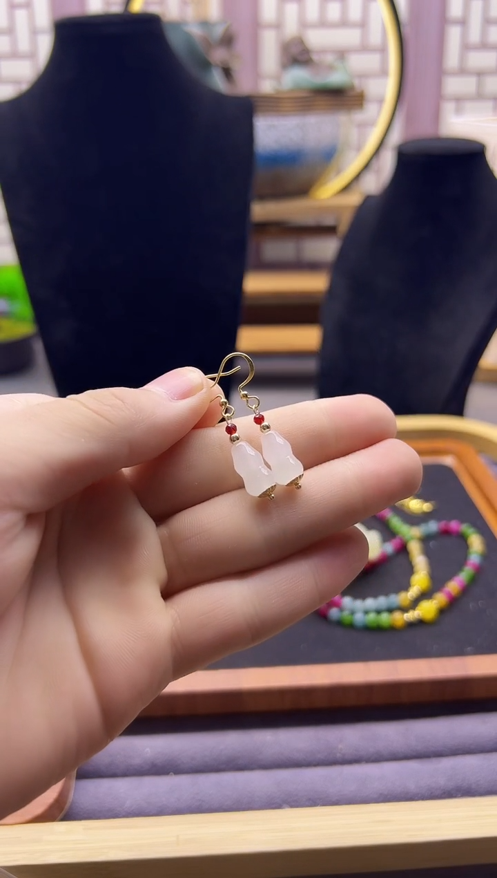 【闪购商品】和田玉耳饰14K金镶嵌E131         