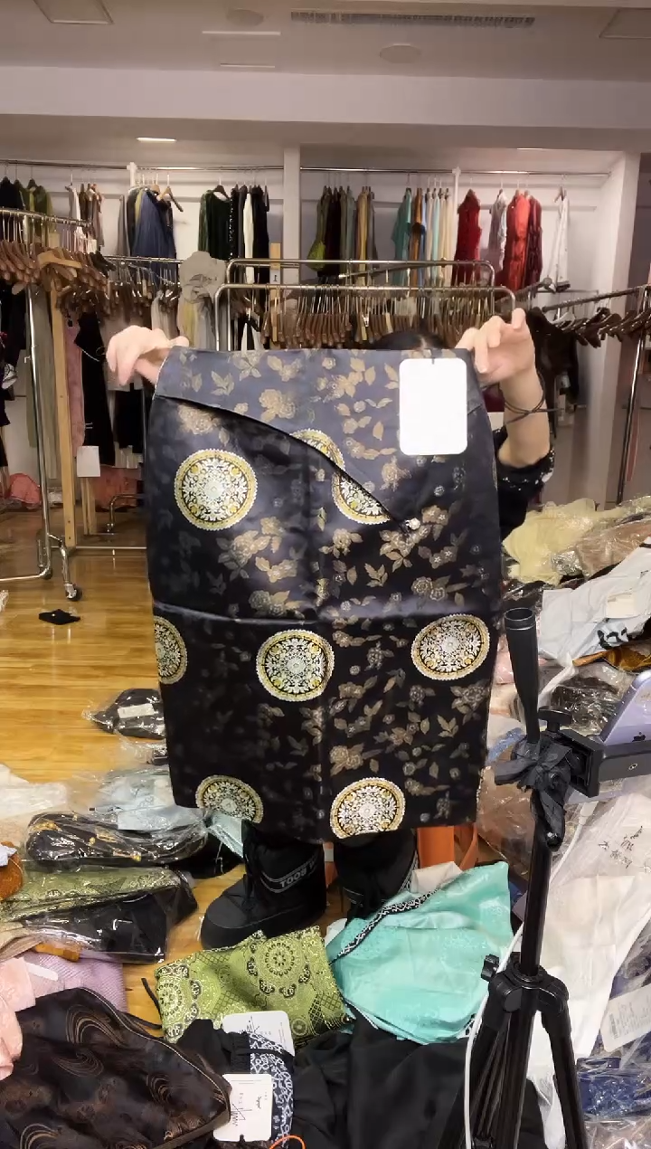 半身裙       S码         100斤   