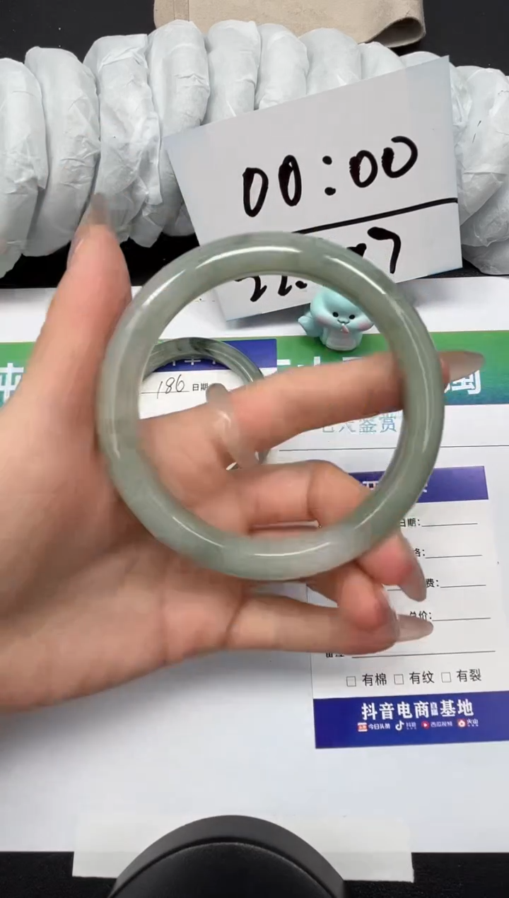 【闪购商品】石英质玉手镯未镶嵌187-64.4