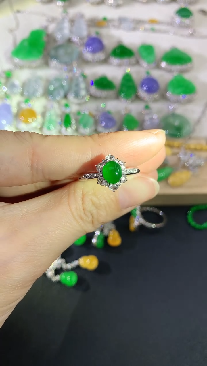 18K金镶嵌戒指翡翠93|8800