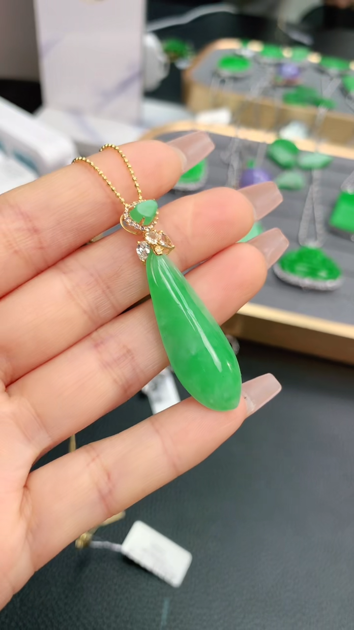 【闪购商品】翡翠颈饰18K金镶嵌赠礼盒证书