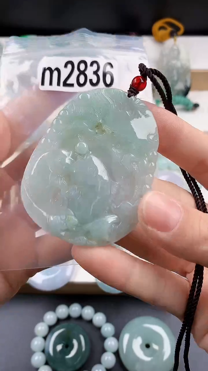 颈饰未镶嵌翡翠天然翡翠吊坠挂件