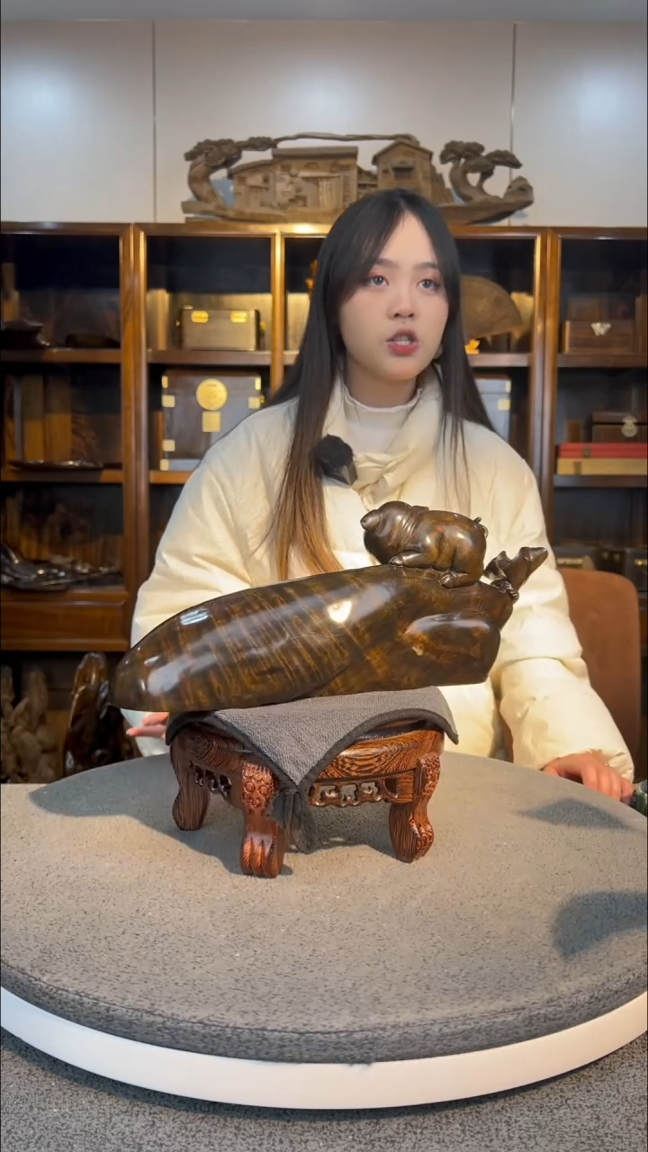 【闪购商品】金丝楠木雕福猪钱袋