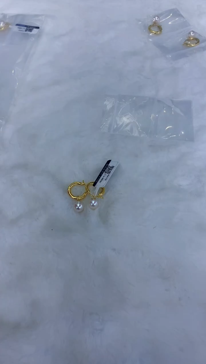 18K金镶嵌饰品海水珍珠7-8许红豆耳扣