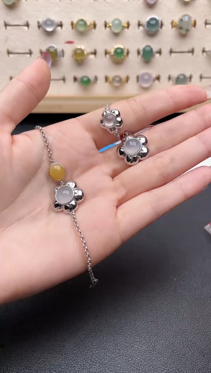 【闪购商品】翡翠戒指银S925镶嵌一物一证一礼盒