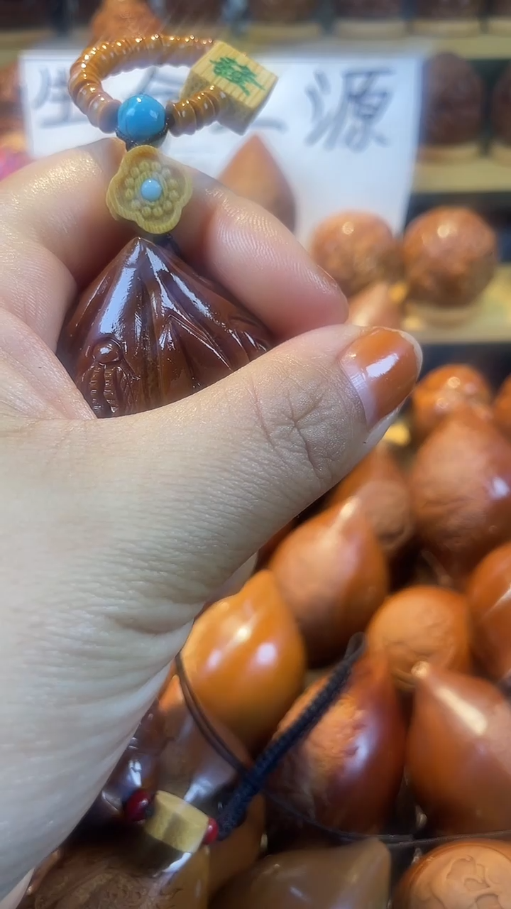 把件橄榄核六面的