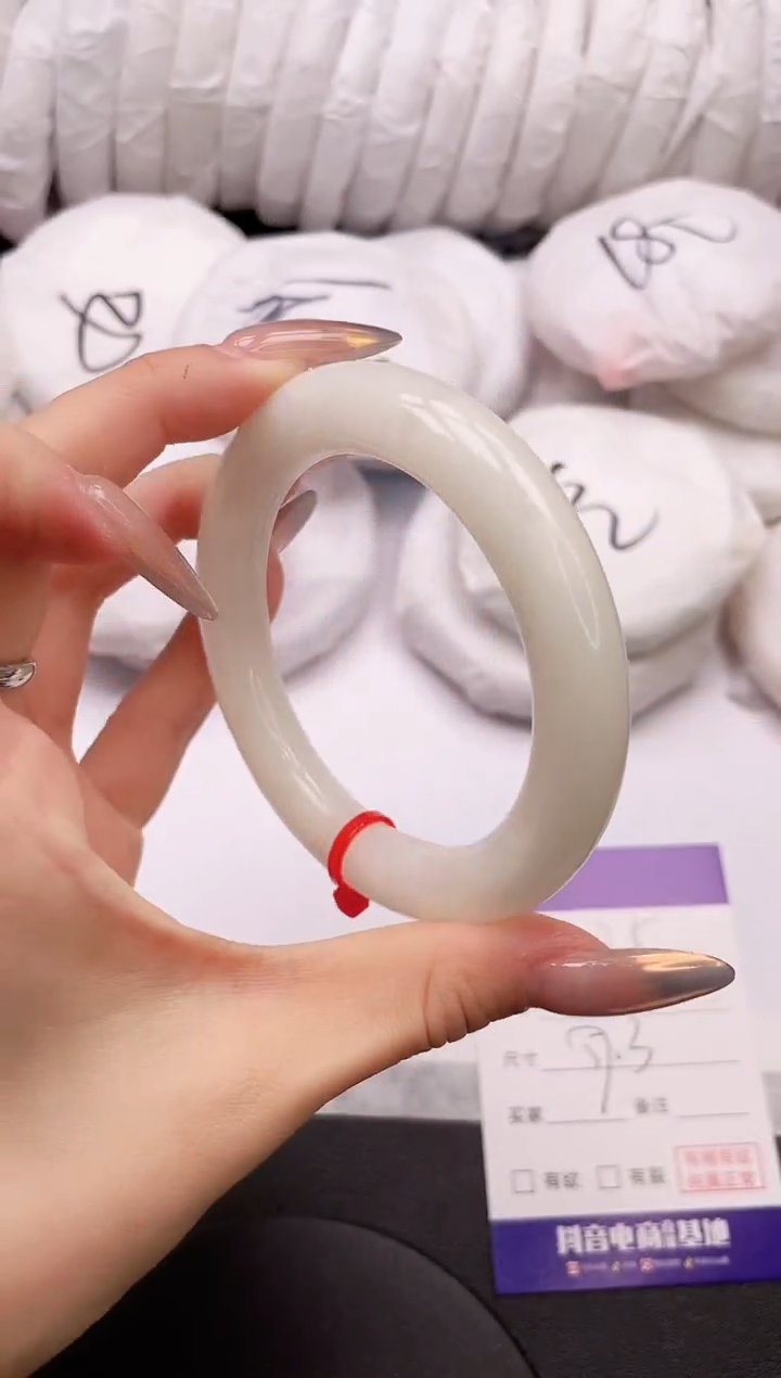 【闪购商品】和田玉手镯未镶嵌25K335-57