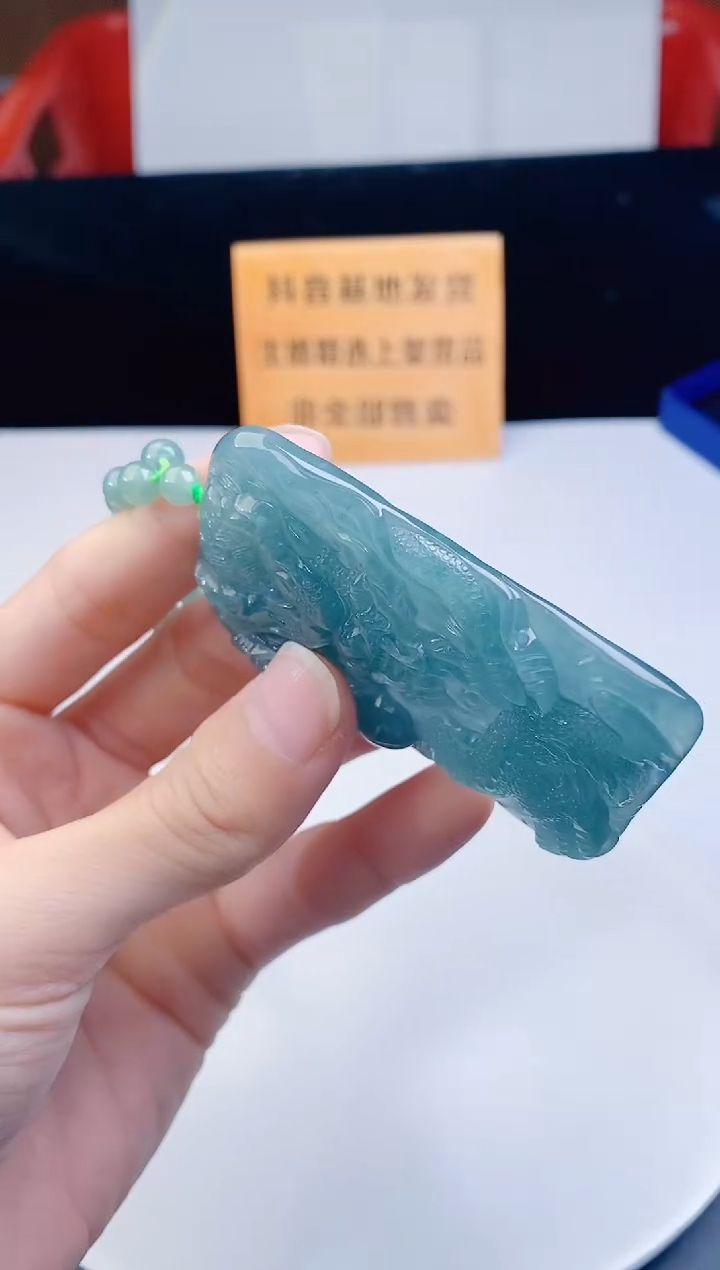 颈饰未镶嵌翡翠   ·