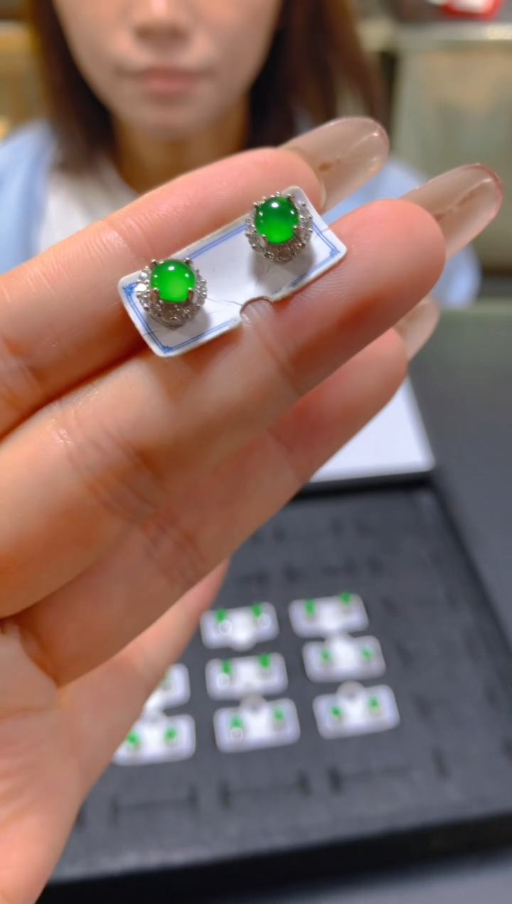 未镶嵌翡翠耳饰多样性发一