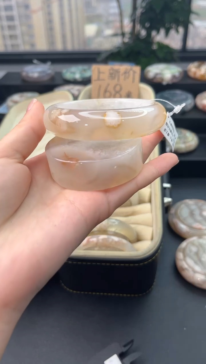 【闪购商品】石英质玉手镯未镶嵌赠送镯心（圈口60