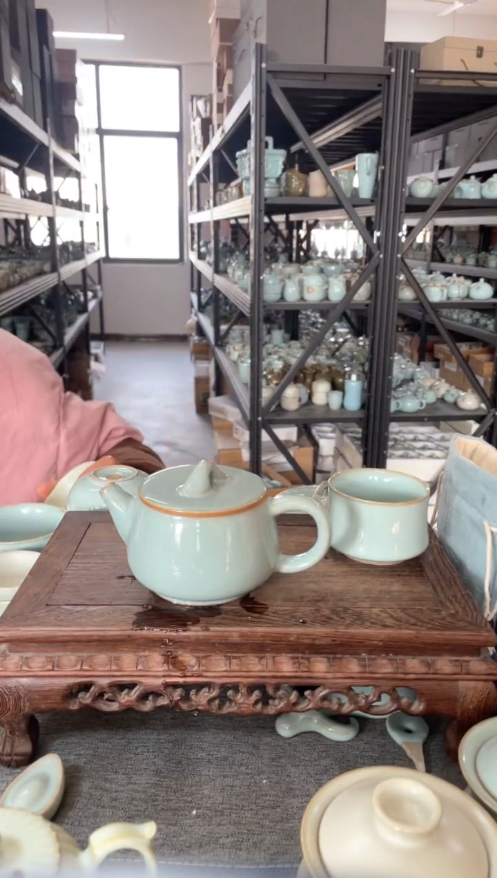 【闪购商品】其他天青汉瓦壶。。。