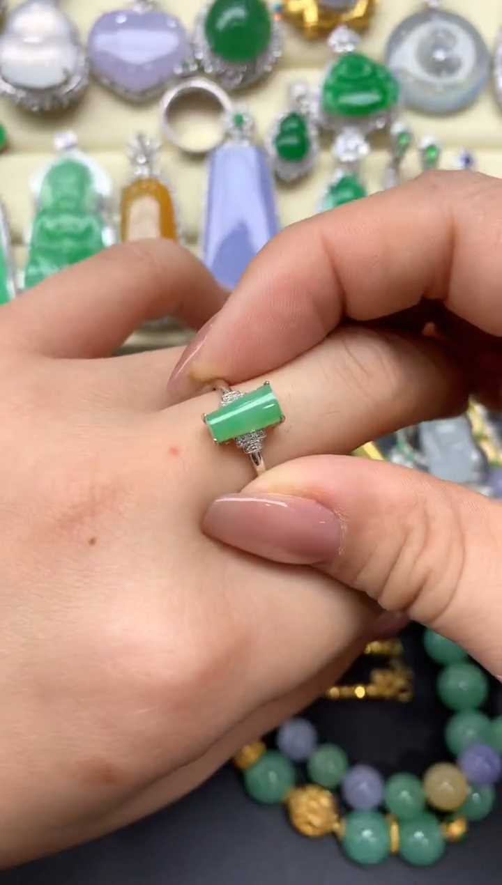 18K金镶嵌戒指翡翠183-中国好珍宝