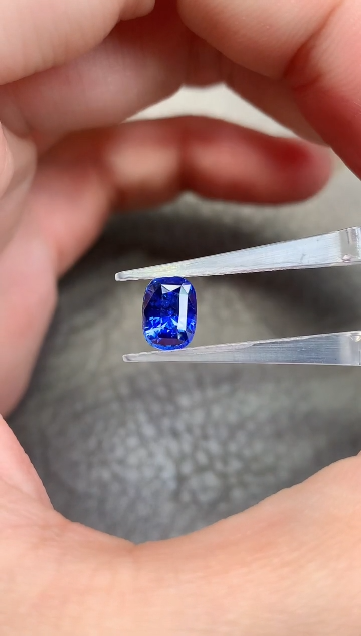 【闪购商品】蓝宝石裸石未镶嵌1.555ct老烧皇家蓝吉尔德VBSY