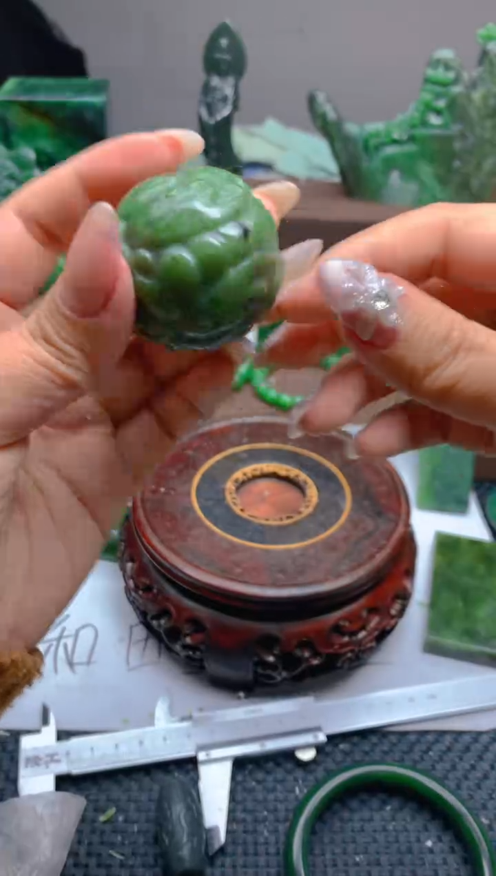 和田玉（碧玉）未镶嵌珠宝半成品1