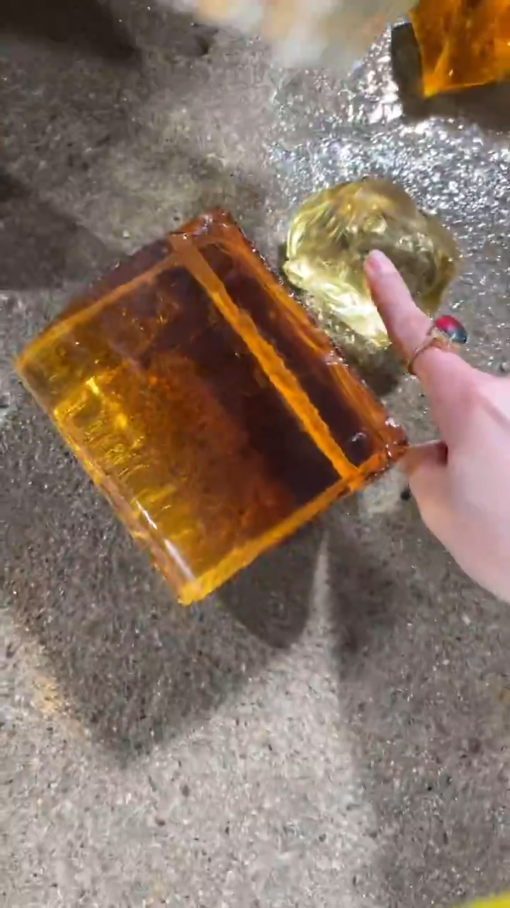 新疆五彩石原石摆件