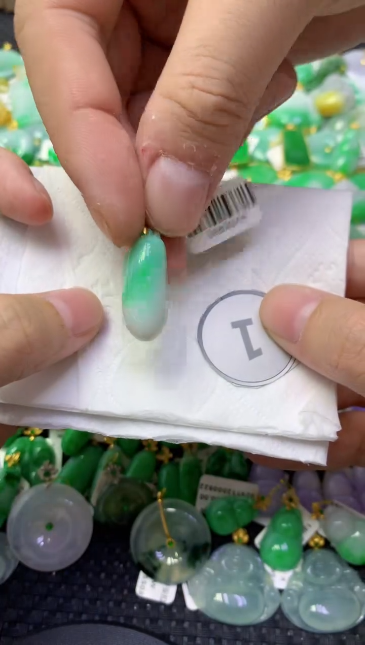 颈饰未镶嵌翡翠天然缅甸翡翠A货