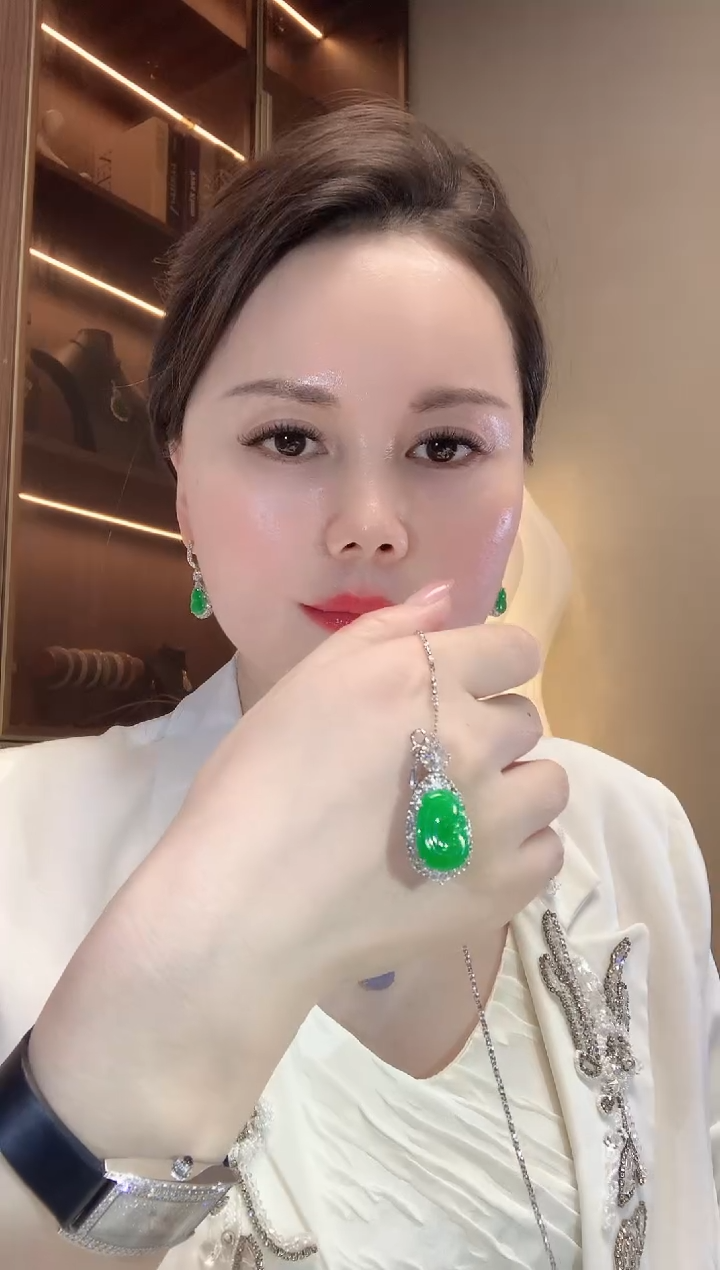 【闪购商品】翡翠吊坠(不含链)18K金镶嵌C128  