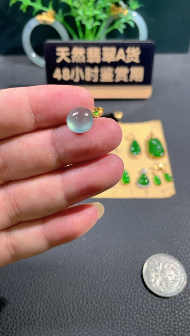 翡翠18K金镶嵌颈饰翡翠