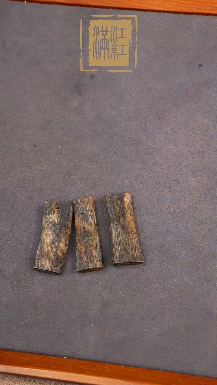 沉香吊坠一代老乌身随型吊坠/沉水浮/多样性发一