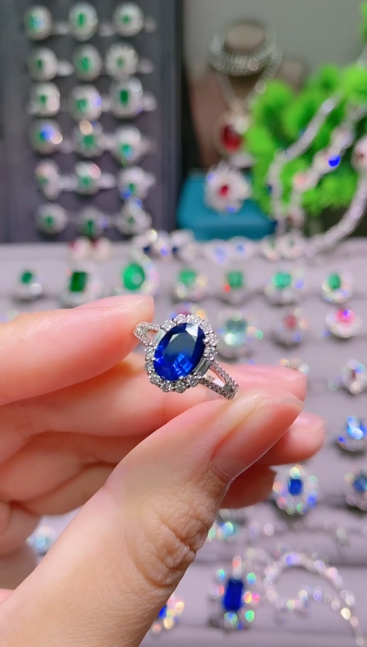 18K金戒指蓝宝石18K金镶嵌.