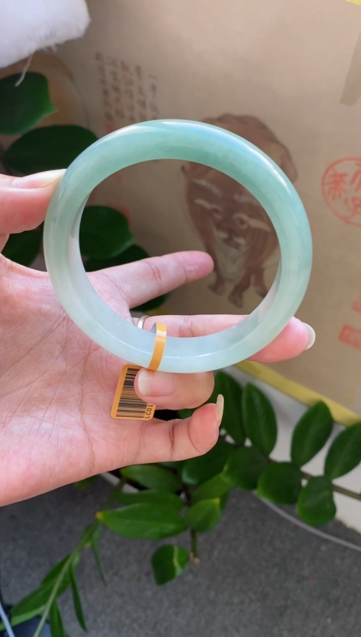 【闪购商品】翡翠手镯未镶嵌（血漏必买）冰透胶半山水30号