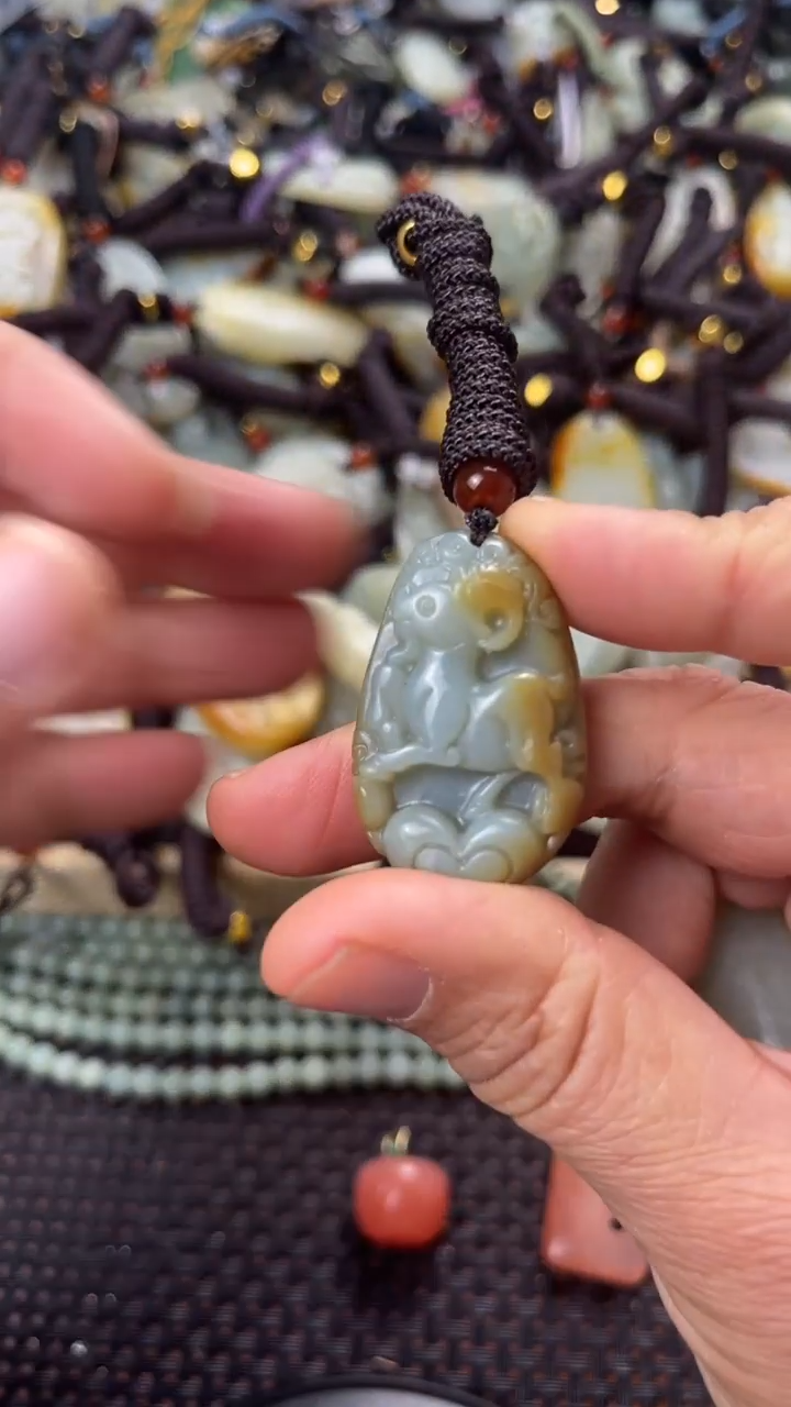 【闪购商品】和田玉颈饰未镶嵌多样性发货没有证书拍一发一有瑕