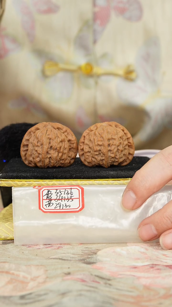 【闪购商品】文玩核桃把件白狮子