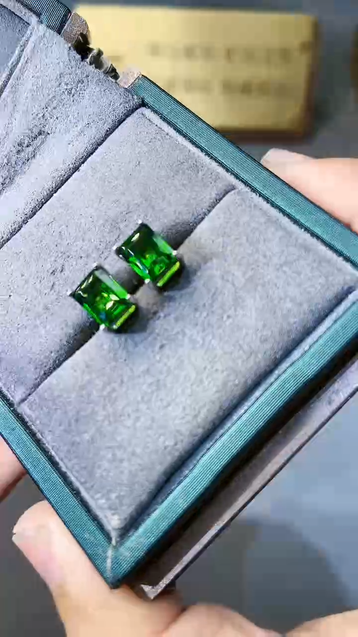 【闪购商品】透辉石耳饰银S925镶嵌354