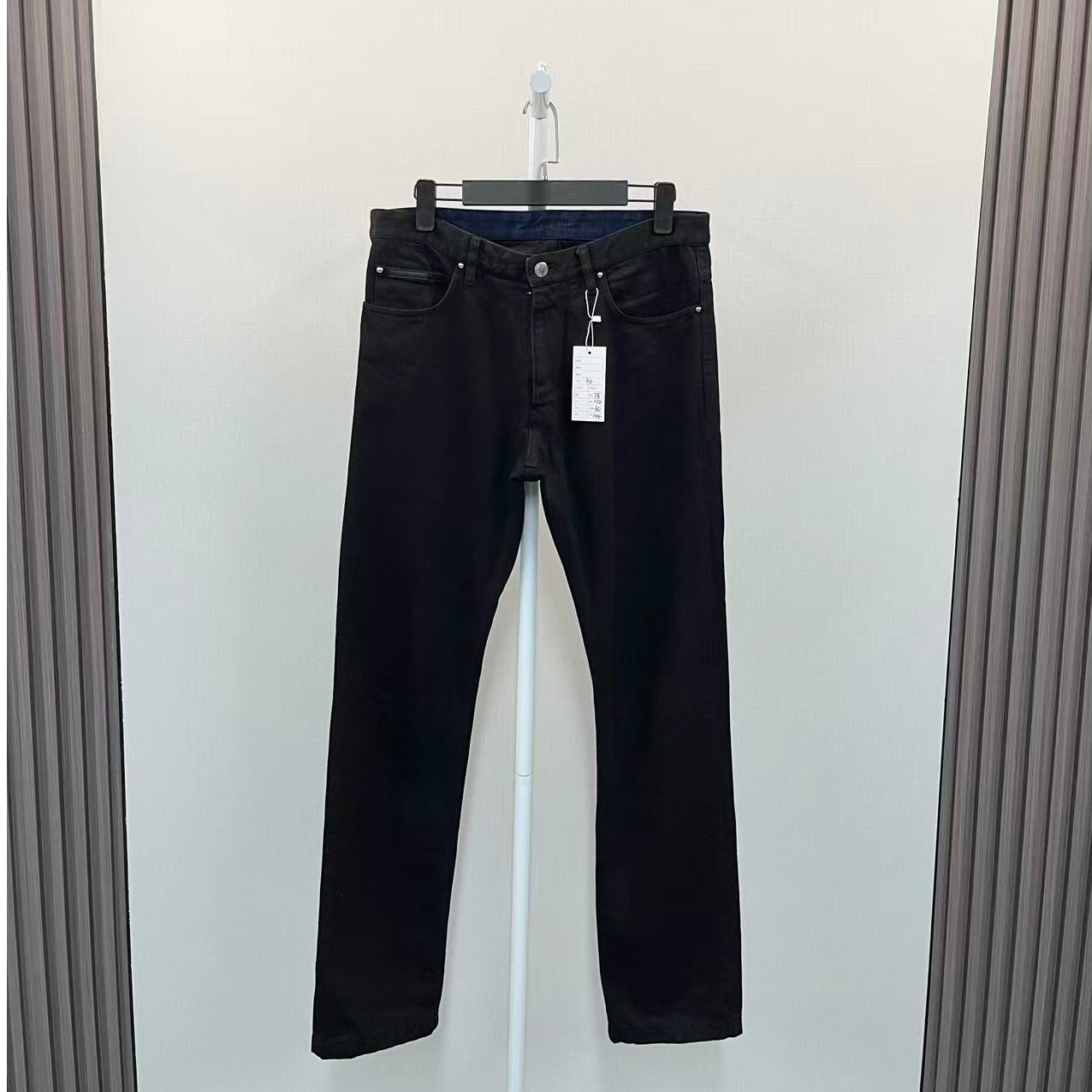 99新 LouisVuitton/路易威登 /口袋刺绣拼皮logo黑色牛仔裤/30码