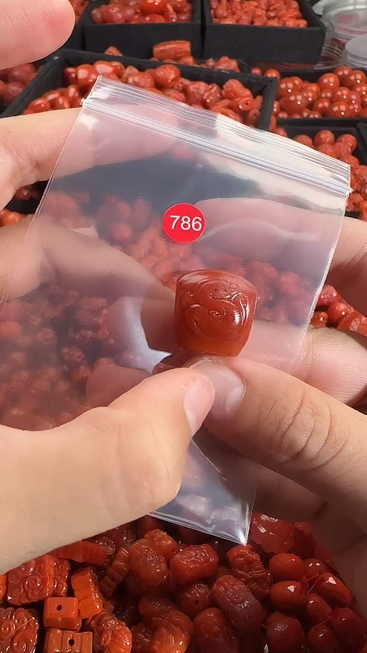 颈饰未镶嵌南红玛瑙1