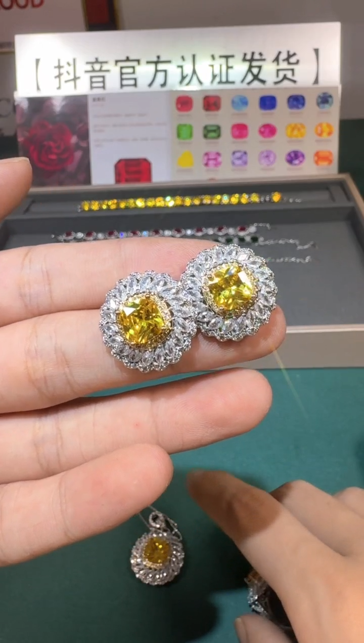 耳饰18K金镶嵌钻石1