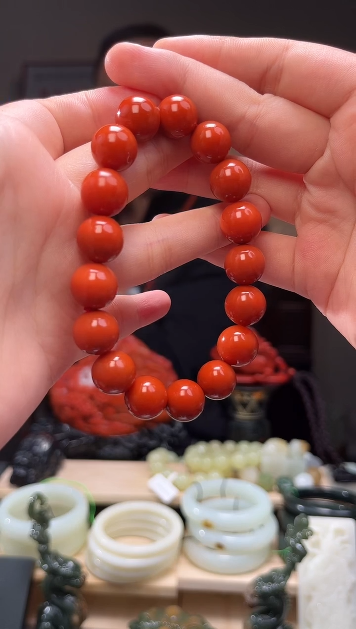 颈饰未镶嵌南红玛瑙一****逛手串