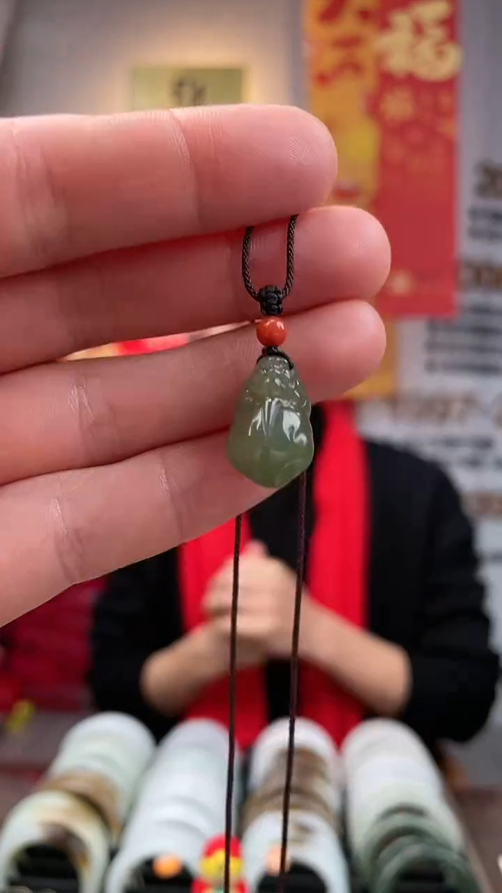【闪购商品】和田玉颈饰未镶嵌沙枣青貔貅吊坠多样性发一件
