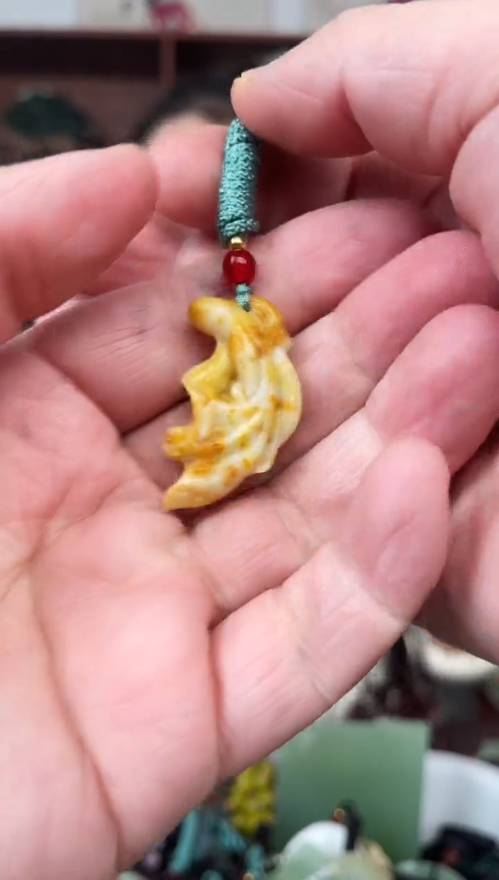 未镶嵌蛇纹石玉颈饰·