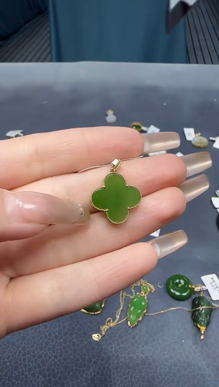 【闪购商品】和田玉挂件18K金镶嵌1